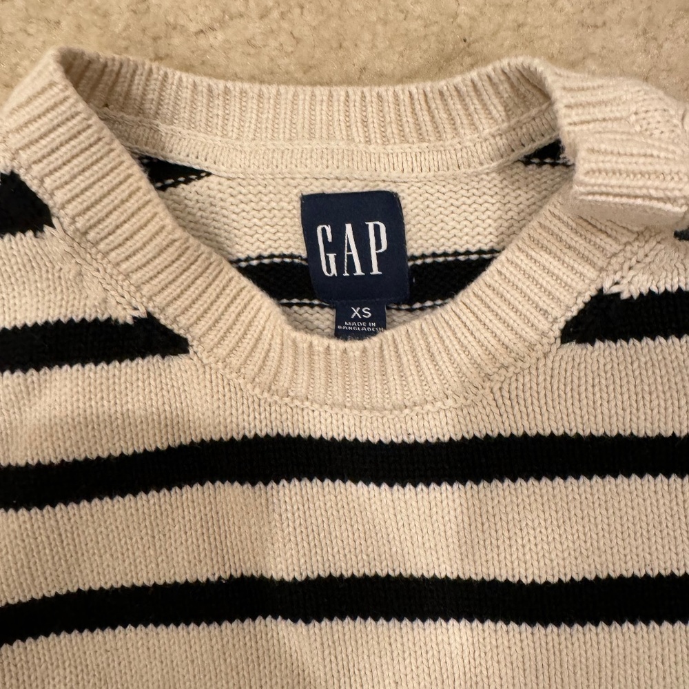 Gap  24/7 Split Hem Striped Sweater - size XS